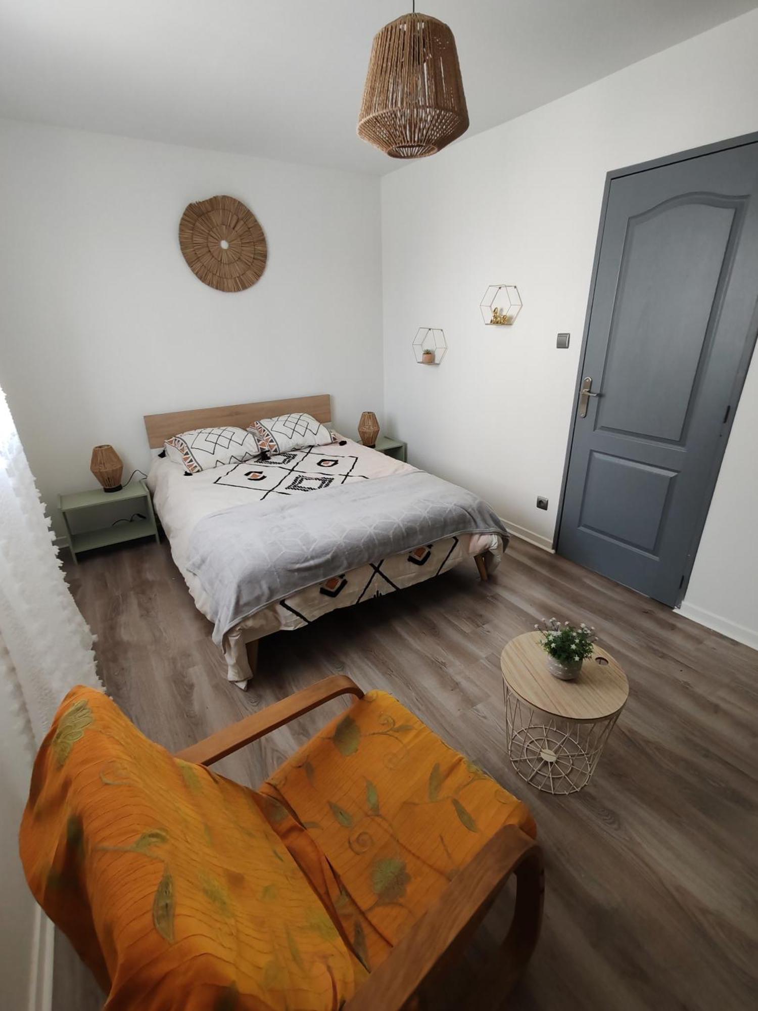 Bretzel Et Cigogne Villa ออสไตม์ ภายนอก รูปภาพ